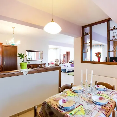 Feriehus Quaint Farmhouse In Plagiari Surrounded With Olive Trees Trílofon